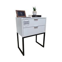 Mesa de Cabeceira Branca 50cm 2 Gavetas MDF Quarto Cama Eco Base de Ferro - Já Montado