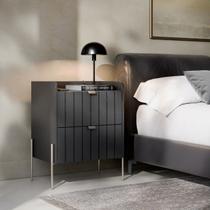 mesa de cabeceira com gavetas riscada moriah 45cm luxuosa para quarto cama casal pé e puxador slim champagne