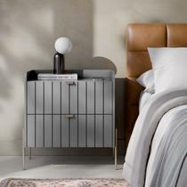 mesa de cabeceira em madeira mdf com puxadores e pés em ferro estilo classico champagne moriah 60cm com 2 gavetas