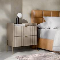 mesa de cabeceira em madeira mdf reforçada com 2 gavetas riscada design classico moriah 60cm pé e puxador dourado