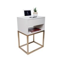Mesa de Cabeceira Estilo Industrial 40cm Branco Gaveta e Nicho Pés Ferro Dourado Quarto Lateral Cama
