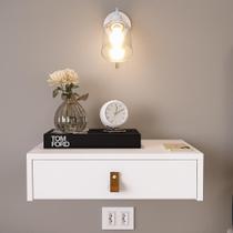 Mesa de Cabeceira Estilo Retro Dream Decor Suspensa em MDF 1 Gaveta com Puxador de material sintético Moderno Branco Mesa de Cabeceira Estilo Retro Dream Decor Suspensa em MDF 1 Gaveta com Puxador de material sintético Moderno Branco