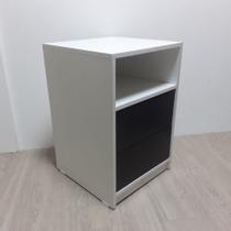 Mesa de Cabeceira iva