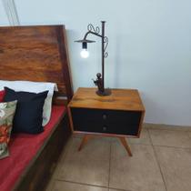 mesa de cabeceira/ mesinha lateral retrô