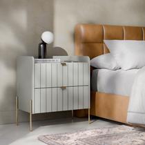 mesa de cabeceira para quarto com 2 gavetas Moriah 60cm MDF Com Pés e Puxadores em Metal Dourado
