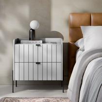 mesa de cabeceira para quarto com 2 gavetas Moriah 60cm MDF Com Pés e Puxadores em Metal preto