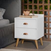 Mesa de Cabeceira Quarto Mesinha Apoio Lateral Cama Box Casal Estilo Decoração Retrô Madero 2 Gavetas Branco Mesa de Cabeceira Quarto Mesinha Apoio Lateral Cama Box Casal Estilo Decoração Retrô Madero 2 Gavetas Branco