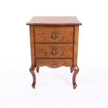 mesa de cabeceira Vienna 2 Gavetas Entalhado e Pés Luiz XV - Tommy Desing mesa de cabeceira Vienna 2 Gavetas Entalhado e Pés Luiz XV - Tommy Desing