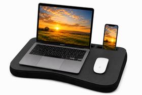 Mesa de Cama Portátil para Notebook até 17 com Porta Celular e Porta Objetos. Base em Espuma. Mesa de Cama Portátil para Notebook até 17 com Porta Celular e Porta Objetos. Base em Espuma.