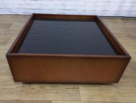 Mesa de Centro Laminada com Vidro Preto com Borda de Madeira Mesa de Centro Laminada com Vidro Preto com Borda de Madeira