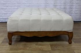 Mesa de Centro Queen Linho cor Bege Mesa de Centro Queen Linho cor Bege