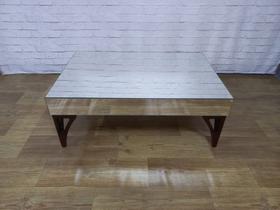 Mesa de Centro Retangular Espelhada com Pés de Madeira Mesa de Centro Retangular Espelhada com Pés de Madeira