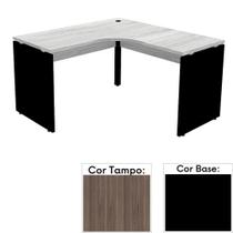 Mesa de Escritório em L Pé Painel PE25 em MDP 155 x 155 x 60 cm Cor Walnut e Base Preta Mesa de Escritório em L Pé Painel PE25 em MDP 155 x 155 x 60 cm Cor Walnut e Base Preta