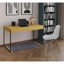 Mesa de Escritório Industrial Malta Canela 137x53cm Base Ferro Preto com 1 Cadeira Branca Eames Eiff