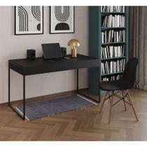 Mesa de Escritório Industrial Malta Preta 137x53cm Base Ferro Preto com 1 Cadeira Preta Eames Eiffel