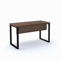 Mesa de Escritório Pé Tubular PE40 em MDP 134 x 60 cm Cor Walnut Base Preta