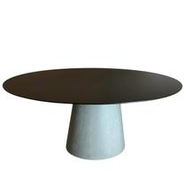 Mesa De Jantar Cone Oval 120x80 Cm Base Cimento Queimado Tampo Laca Preta