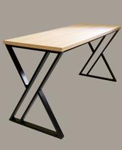 Mesa de mdf com pés em metalon formato x Mesa de mdf com pés em metalon formato x