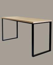 Mesa de mdf com pés em metalon