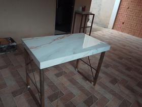 Mesa de Metalon com tampo de procelanato