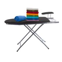 Mesa de passar roupa extra forte c/ passa mangas prata - utilaço