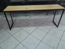 Mesa em metalon 30x20 e tampo em madeira invernizando Medindo 1.5mx0.75mx0.58m Mesa em metalon 30x20 e tampo em madeira invernizando Medindo 1.5mx0.75mx0.58m