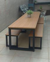 Mesa Estilo/Modelo Industrial com 4 bancos (2,50 x 0,90)