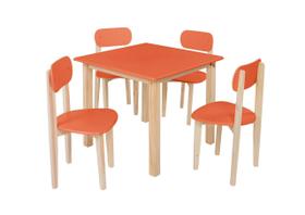 Mesa Infantil Com 4 Cadeiras Coloridas Em Madeira Pinus - QUALITY