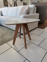 Mesa Lateral Canto em formato Orgânico Freijó Offwhite