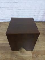 Mesa Lateral Cubo em Madeira