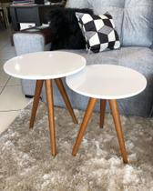 Mesa Lateral de Apoio Tripé Madeirado com Tampo Branco Mesa Lateral de Apoio Tripé Madeirado com Tampo Branco