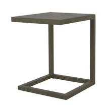Mesa Lateral em C Tampo Liso para Espreguiçadeira e Decoração Mesa Lateral em C Tampo Liso para Espreguiçadeira e Decoração