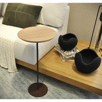 Mesa Lateral Karla - Alta, Tampo Redondo Itapuã e Base Aço Corten. Bege
