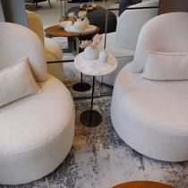 Mesa Lateral Norina - Baixa, Tampo 30 Cm Redondo Marmorizado Imerso e Base Micro Texturizado Mesa Lateral Norina - Baixa, Tampo 30 Cm Redondo Marmorizado Imerso e Base Micro Texturizado