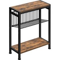 Mesa lateral pequena para espaços pequenos, mesa lateral estreita de 3 camadas com porta-revistas, mesa de cabeceira fina, mesa de sofá-lanche fina na sala de estar, escritório no quarto e varanda (marrom rústico e preto)