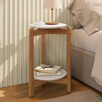 Mesa Lateral Redonda Tampos MDF Pés Madeira Branco e Cedro Lizz Mesa Lateral Redonda Tampos MDF Pés Madeira Branco e Cedro Lizz