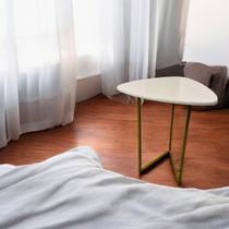 Mesa Lateral Sofá Apoio Off White Pé Ferro Dourado Moderna