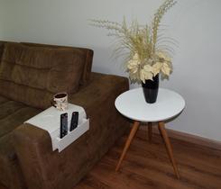 Mesa Lateral Tampo Laqueado Para Sala Tampo 40 cm Tripé Pés Palito