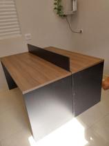 Mesa plataforma 40 mm cor nogal com preto.