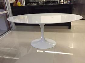 Mesa saarinen oval 1,60x90 base branca tampo branco laka