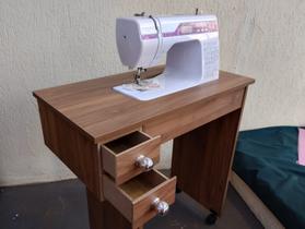 Mesinha para Máquina de Costura ELGIN JX 1000, Em MDF com Gavetas e Rodinhas