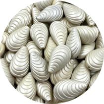 Miçanga Passante Concha 32x20mm Plástico Bege 30pçs 120g