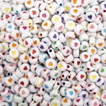 Miçanga Passante Redondo Acrílico Branco Coração Colorido 7mm 100pçs 15g Miçanga Passante Redondo Acrílico Branco Coração Colorido 7mm 100pçs 15g