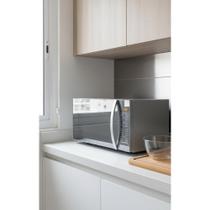 Micro-ondas 20L Inox Espelhado: Praticidade e Elegância