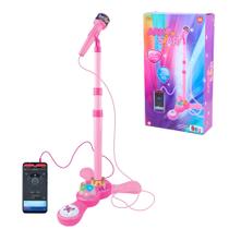 Microfone musical infantil com pedestal rosa com luz a pilha de brinquedo para menina brincando de cantora de cantar