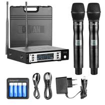 Microfone Sem Fio Duplo De Mão Uhf Frequencia Variavel 200 Canais Com Auto Scan Carregador De Pilha