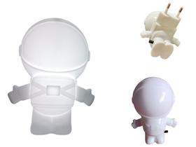 Mini Abajur Led Astronauta De Parede Tomada Bivolt Branco Mini Abajur Led Astronauta De Parede Tomada Bivolt Branco