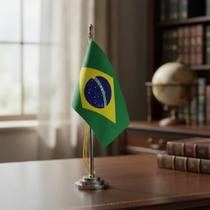 Mini Bandeira de Mesa do Brasil 15 cm Poliéster Mini Bandeira de Mesa do Brasil 15 cm Poliéster
