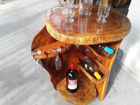 Mini bar em madeira maciça