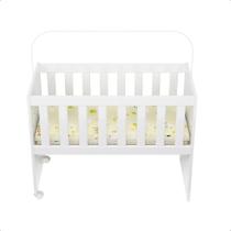 Mini Berço De Bebê Chiqueirinho Quarto Infantil Com Ridízios Acompanha Colchão 2 em 1 Branco K7 Plus